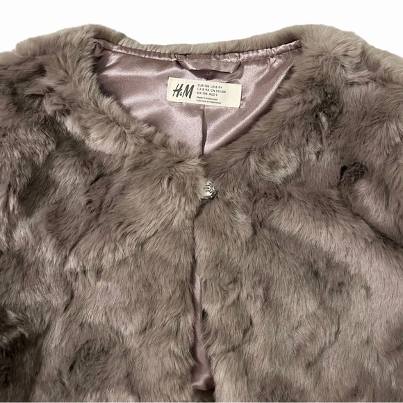 H&M grey faux fur soft jacket/cape / Size US 8-9Y - Picture 2 of 3